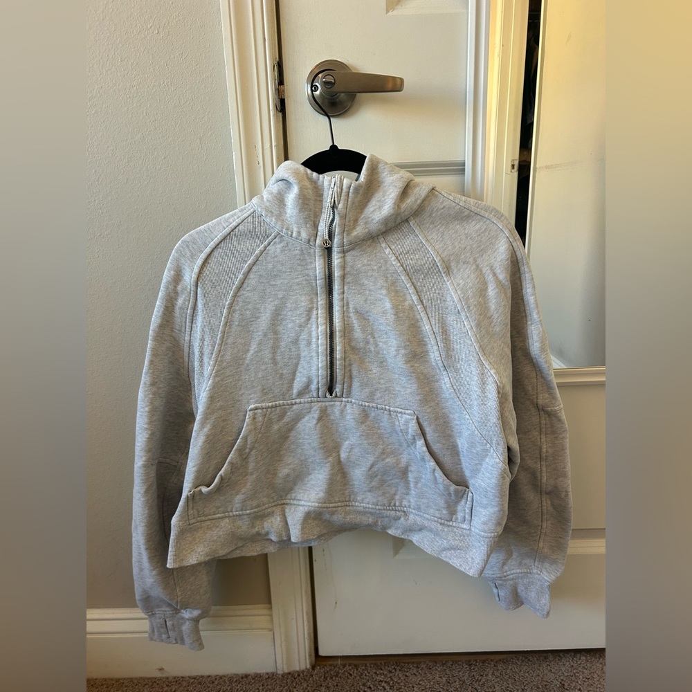 Lululemon Scuba Oversized Half-Zip Hoodie
Size: M/L 
Heather gray